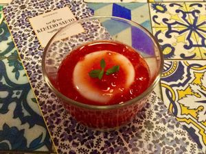 Pannacota de erva doce e morango at Remedio Santo Campo Alegre in Porto