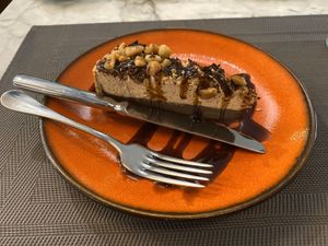 Tarte ‘Snickers' at Remedio Santo Campo Alegre in Porto