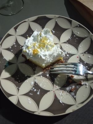 Lemon meringue tart at Remedio Santo Campo Alegre in Porto