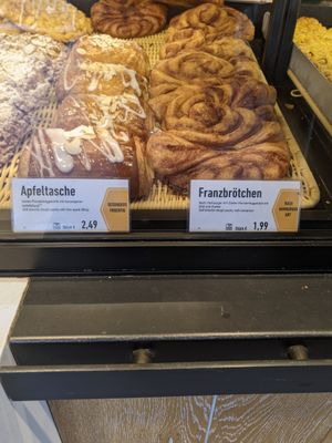 2 of the available pastries with their tiny vegan label at Kamps in Berlin