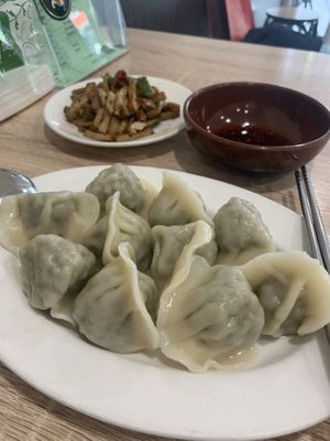 Dumplings (水餃） ， make your own dipping sauce, and pickled tofu (美味小菜）  at Yí Hēng Zhāi 宜亨齋 in Taipei