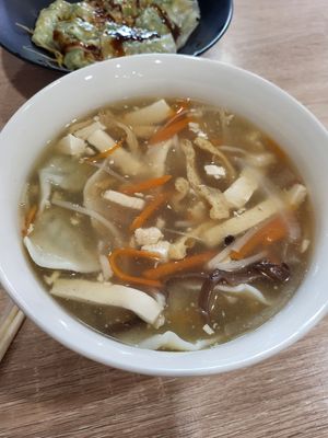 Dumpling with hot and sour soup - "soup" was more like gelee, dumplings had a strong taste of lamb. I didn't like at Yí Hēng Zhāi 宜亨齋 in Taipei