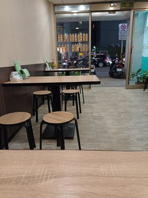 Seating area at Yí Hēng Zhāi 宜亨齋 in Taipei