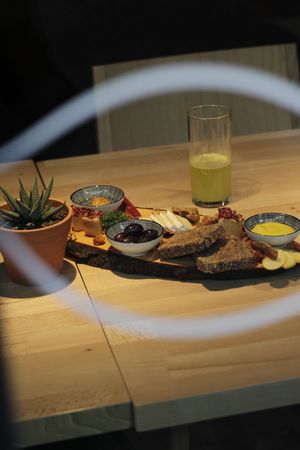 Apéroplättli, coldpressed juice at pure  in Thun