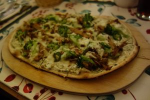 F33 from the special spring menu: Spinach and Pine (with a vegan spinach and pine kernel cream, grilled vegan chicken-style fillet,  broccoli, chillies, grated vegan mozzarella) at Flammerie Alt-Saarbrücken in Saarbrucken