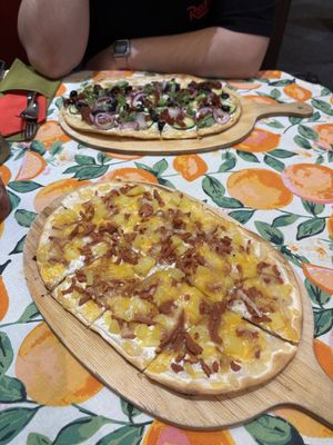 Oben: siciliana, unten: Speck-Knobi  at Flammerie Alt-Saarbrücken in Saarbrucken