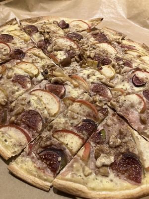 Apfel-Feige-Flammkuchen  at Flammerie Alt-Saarbrücken in Saarbrucken