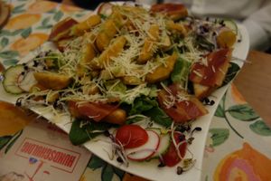 123 Vegan Cesar Sald (mixed salad, baby spinach, rocket leaves, mache, grilled vegan chicken fillet chunks, crispy vegan bacon, garlic croutons, cherry tomatoes, cucumber, etc.) at Flammerie Alt-Saarbrücken in Saarbrucken