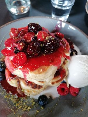 Raspberry and pistachio pancakes at Birdhouse in Sheffield