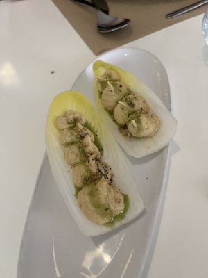 Chicorée with Hummus and Pesto  at Les Maduixes in Valencia