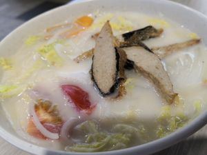 余片米粉汤 at En Hui Vegetarian Food 恩惠素食 - Marsiling in North Singapore