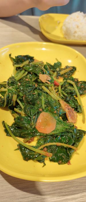 Sambal sweet potato leaves at En Hui Vegetarian Food 恩惠素食 - Marsiling in North Singapore