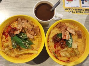 Curry bee hoon(粗米粉) is delicious! 
Remember to let uncle know your request to replace artificial mock meat(斋料) with lady fingers & tofu. Could show the review if he has f at En Hui Vegetarian Food 恩惠素食 - Marsiling in North Singapore
