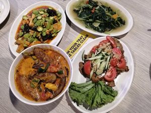 Curry, ngoh hiang, fried sweet potato leaves, sambal petai at En Hui Vegetarian Food 恩惠素食 - Marsiling in North Singapore