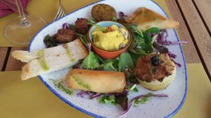 Starter plate (with a bit of everything: humus, stuffed onion, quinoa ball...) at Fiumefreddo Bio in Venice
