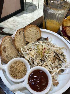 Open-faces sandwich  at Veggie Lovers in Seongnam