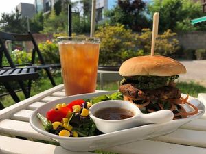 Basil Pesto vegan burger at Veggie Lovers in Seongnam