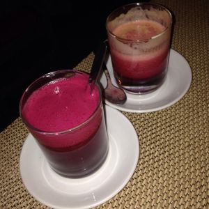 zumo rojo y iris at Ana Eva in Valencia