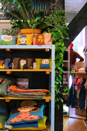  at Leeloo Bvba in Bruges