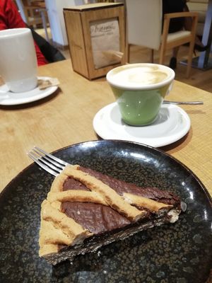 Crostata al cioccolato e cappuccino at Bioesseri in Palermo