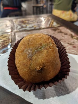 Mozza and Spinach Arrancina at kePalle - Via Maqueda in Palermo
