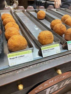   at kePalle - Via Maqueda in Palermo