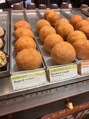   at kePalle - Via Maqueda in Palermo