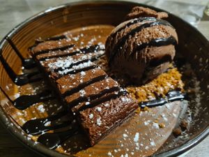 Vegan brownie and ice cream at Indi-Yang in Torquay
