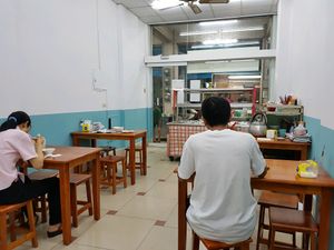 Inside the shop, it's quite warm and has a funky smell but berable at San Jin SuShi in Kaohsiung