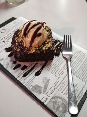Vegan chocolate brownie and ice cream at Papagayo in Torremolinos