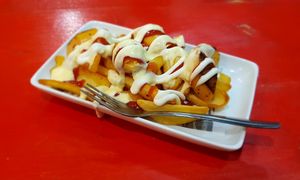 Salchipapas veganas at Papagayo in Torremolinos