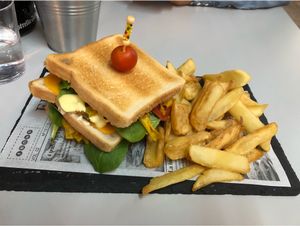 Sándwich club vegano at Papagayo in Torremolinos