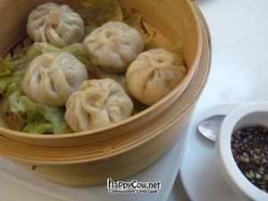 Dim sun (steamed rice pasta filled with soy) at Loving Hut in Valencia