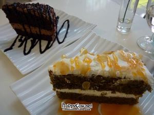 Chocolate cake & Green tea cake at Loving Hut in Valencia