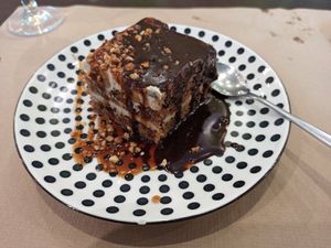 Tiramisú de garrofa i llet d'ametlles/Tiramisu de algarroba y leche de almendras at La Tastaolletes in Valencia