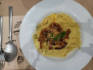 Tempeh carbanara at La Tastaolletes in Valencia