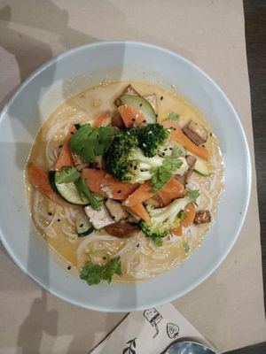 Red curry noodles at La Tastaolletes in Valencia