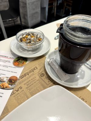 Green tea + Various nuts & seeds (the latter was complementary) at La Tastaolletes in Valencia