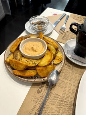 Patatas bravas at La Tastaolletes in Valencia
