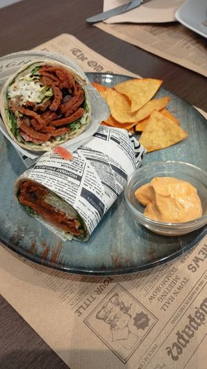 Wrap kebab de seitan amb mayosiracha at La Tastaolletes in Valencia