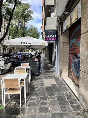Outside seating  at La Tastaolletes in Valencia