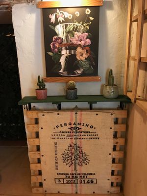 coffee bean bag decoration with palets at BEAT Brew Bar in Valencia