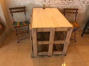 Nice pallet table  at BEAT Brew Bar in Valencia