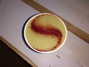 Té matcha con cúrcuma y bebida de chufa. at BEAT Brew Bar in Valencia