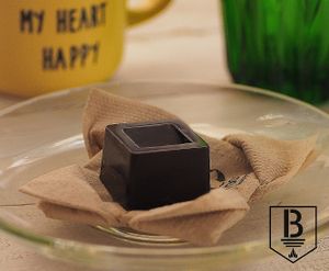 Nuestro CACAO SHOT esta recién hecho esperando acompañar tu bebida favorita en BEAT! Bombones artesanos de Cacao Criollo Peruano con dátil y flor de coco ?  at BEAT Brew Bar in Valencia