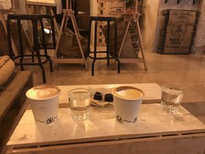 Superlattes and raw chocolates at BEAT Brew Bar in Valencia