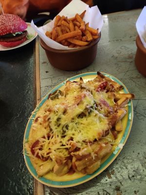 Vegan cheese fries, deliciousssssss at Burger World in Berlin