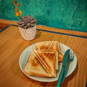 bikinis veganos de jamón y queso vegetal  at Berraco in Lleida