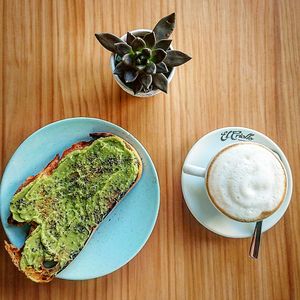 guacamole toast and capuccino at Berraco in Lleida