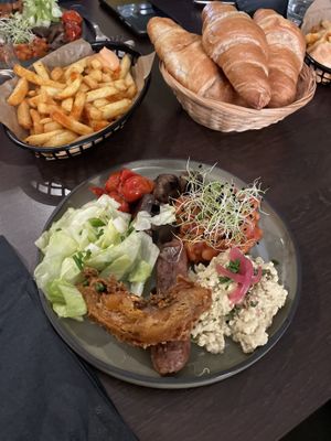 Savory (scrambled tofu, sausage, baked beans, fried mushroom, vegetables) with fries   at Annie's Kitchen in Lille